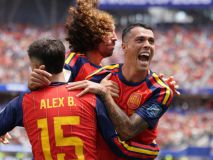 Bonito homenaje del Tottenham a Pedro Porro por ganar el Mundial con España