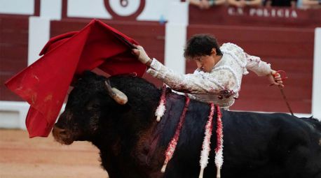 Roca Rey triunfa en Gijón con tres orejas en la Feria de Begoña