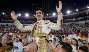 Puerta grande para Marco Pérez en su debut en Málaga y dos orejas para El Fandi
 