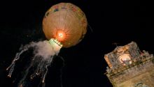 El globo de Betanzos eleva al cielo el Mundial conquistado por España