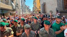 Multitudinario minuto de silencio por el militar de la UME fallecido en el incendio de Riglos