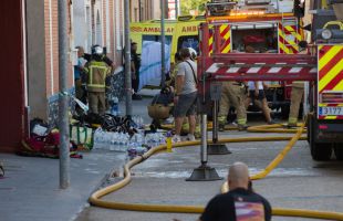 Dos fallecidos, uno de ellos bombero, en el incendio de un taller en Calatorao