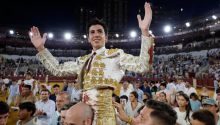 Puerta grande para Marco Pérez en su debut en Málaga y dos orejas para El Fandi
 