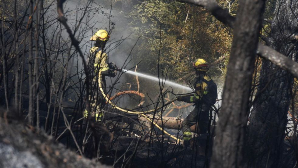 Controlado el incendio de Huelva y estabilizado el de Las Peñas de Riglos