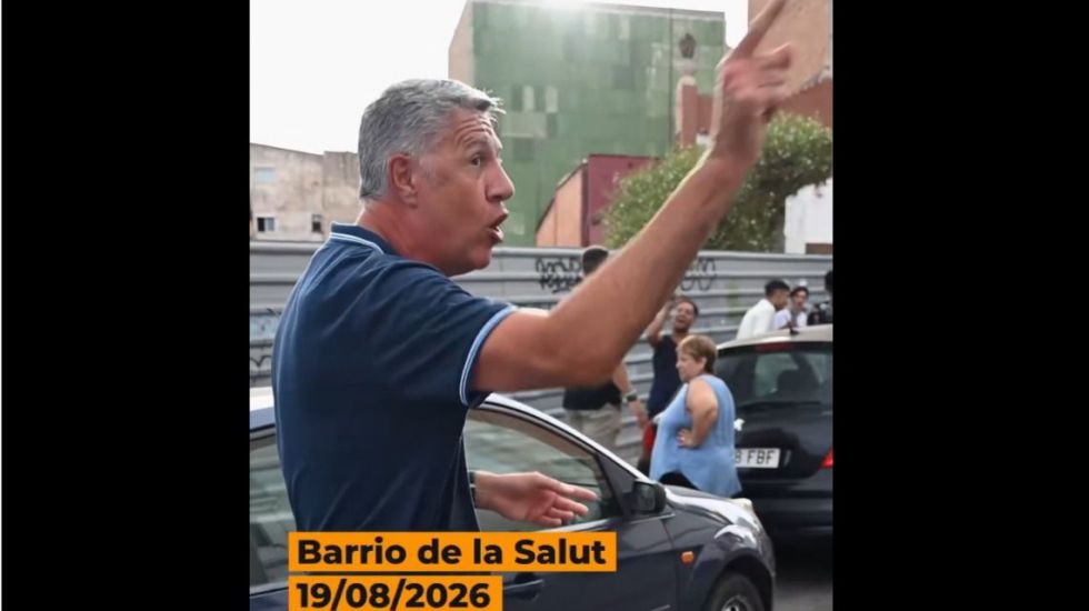 Albiol se encara con 'okupas' de un local en Badalona: 'Os voy a echar'