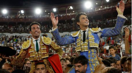 Roca Rey, tres orejas, David de Miranda, con dos, salen a hombros en la última de Málaga
 