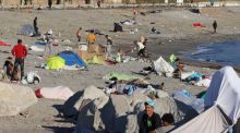 El Gobierno, después de habilitar 1.800 plazas de acogida, reconoce que tendrán que ser ampliadas