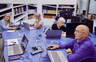 Medio millón de personas mayores participan en talleres saludables de la Fundación 'la Caixa'