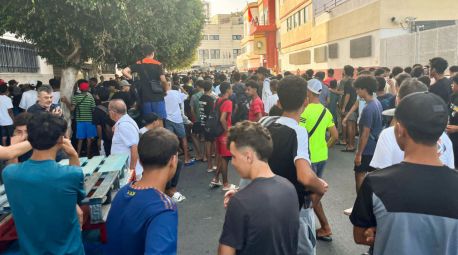 El Gobierno rebaja a 1.500 la cifra de menores registrados en Ceuta y admite que hay más en las calles