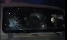Doce inmigrantes detenidos en Ceuta por apedrear un vehículo con cuatro militares