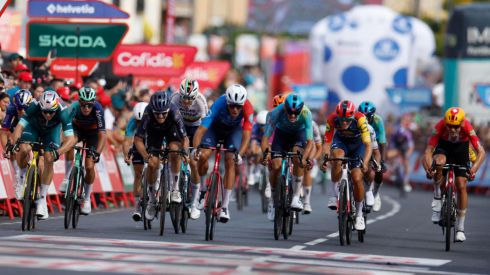 Vuelta España. Tronchon, sorprendente ganador en Elche de la Sierra