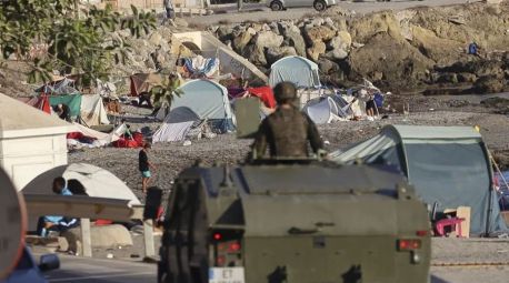 Robles sólo deja llevar un fusil cargado por cada cinco militares desplegados en Ceuta