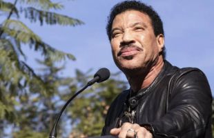 Lionel Richie ingresa en cuidados intensivos para someterse a pruebas médicas