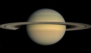 Descubren una estructura en forma de decágono en las nubes de Saturno