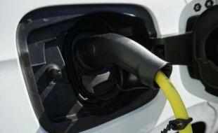 El coche eléctrico ya no es una excepción: uno de cada cuatro turismos vendidos en agosto llevaba enchufe