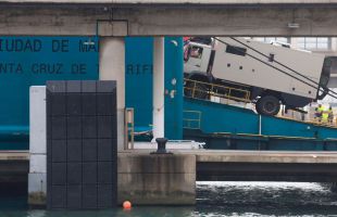 Mueren dos mujeres al caer su coche al mar en el puerto de Algeciras