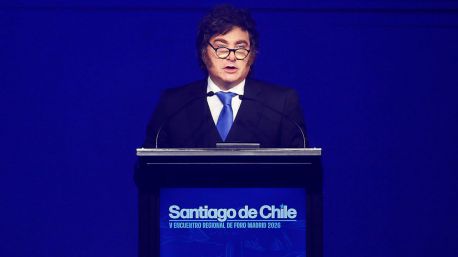 Milei acusa a Sánchez de 'enseñar a los españoles a odiarse y allanar el camino para las hordas extranjeras'