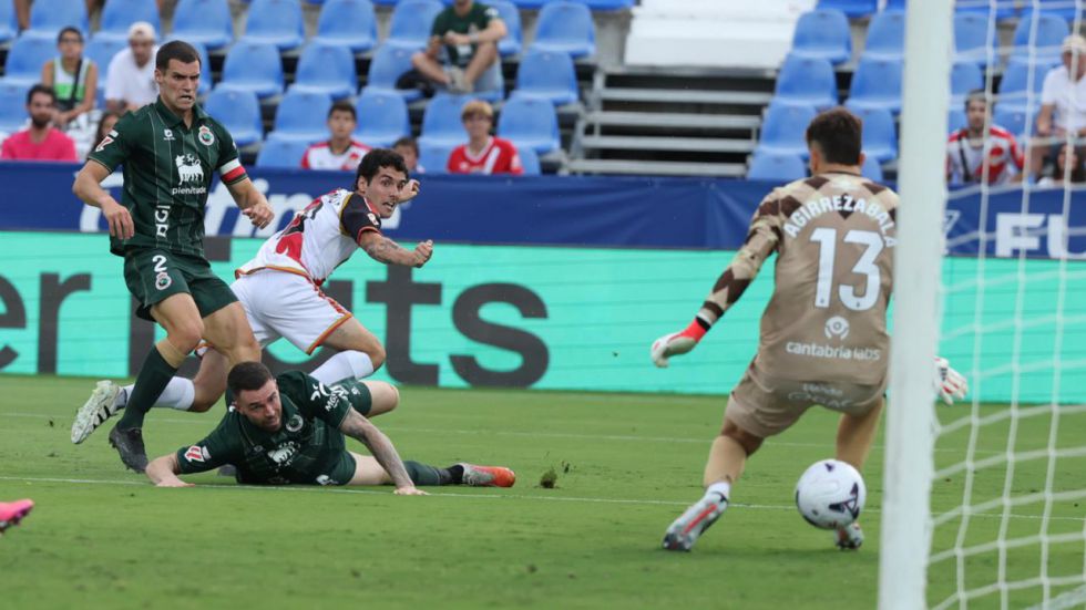 LaLiga. El Rayo sobrevive a su exilio con una remontada sensacional