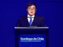 Javier Milei vuelve a la carga contra Sánchez y le acusa de 'allanar el camino para las hordas extranjeras'