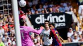 LaLiga. El Barcelona se pasea en Valencia y empieza su escapada
