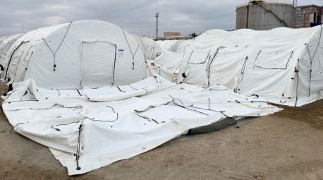 La instalación de las carpas para acoger a un millar de imigrantes en el puerto de Ceuta tardará tres días
