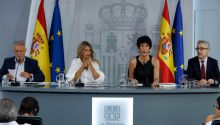 El Gobierno desclasifica tres notas del CNI y un informe del CIFAS y Feijóo los ignora porque están 'recortados'