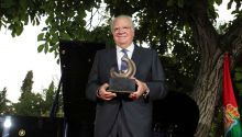 Jaime Siles recibe el premio Lorca y defiende la vigencia del legado del poeta granadino