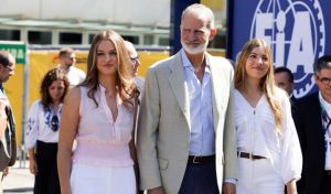 Felipe VI acude con la princesa Leonor y la infanta Sofía al GP de España en Madring
 