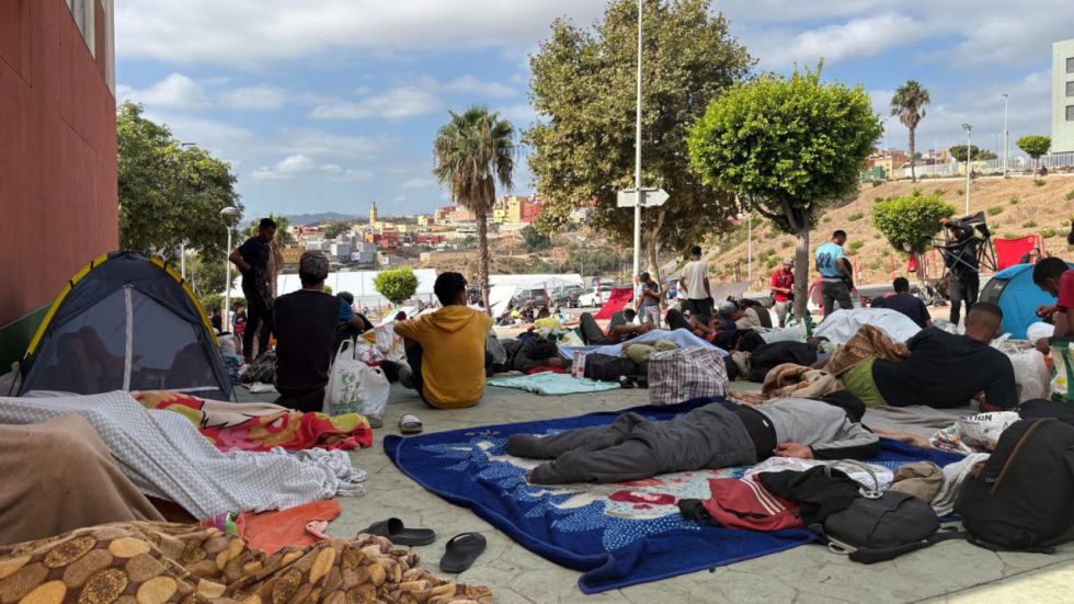 La Audiencia Nacional suspende la construcción del campamento para ilegales en el puerto de Ceuta