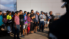 La juez pide a Óscar Puente los expedientes del campamento del puerto de Ceuta