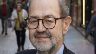 Juan Bas: 'La literatura ha de ser totalmente libre, provocadora si es menester'
