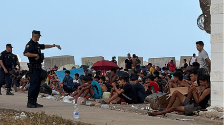 Policía y Fuerzas Armadas se despliegan en Ceuta ante la alerta de una posible entrada de inmigrantes