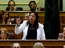 Armengol expulsa a una diputada del PP por mostrar un espray de gas pimienta para denunciar la inseguridad en Ceuta