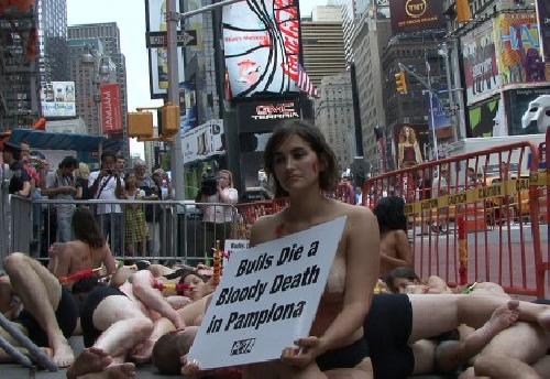 Desnudos en Nueva York contra los Sanfermines