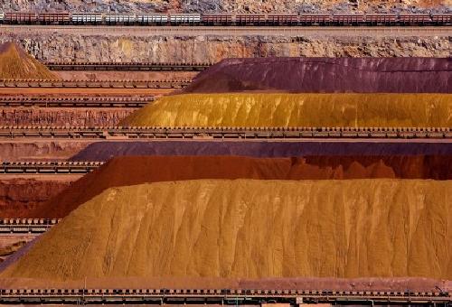 Montaas de mineral de hierro en Australia.