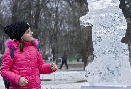 Exposicin de figuras de hielo en Moldavia