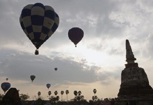 Globos sobre el templo de Ayutthaya