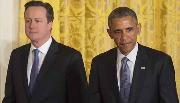 Barack Obama (d) y David Cameron (i) antres de la rueda de prensa conjunta tras su reunión en Washington. Efe