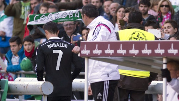 Cristiano Ronaldo en el momento de su expulsión en el partido ante el Córdoba. Efe