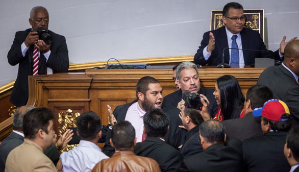 Tensión en la toma de posesión de la Asamblea Nacional venezolana