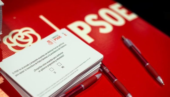 Los militantes del PSOE apoyan a Sánchez para que pacte con quien quiera