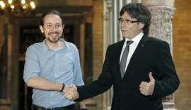Iglesias dice a Puigdemont que sigue defendiendo un referéndum