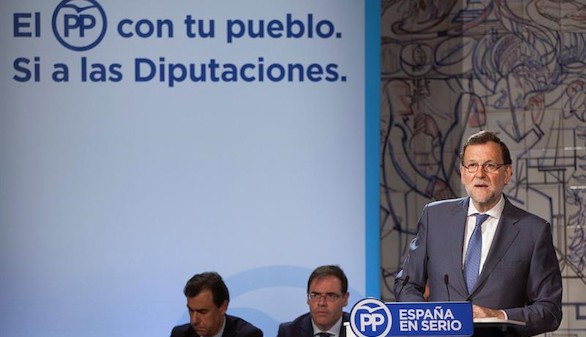 Rajoy acusa a PSOE y C's de sumarse a los nacionalistas para eliminar las diputaciones