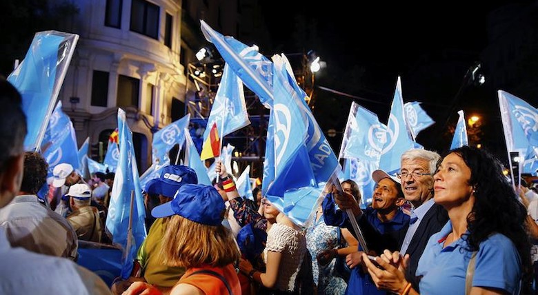 Rajoy gana de largo las elecciones y el PSOE se mantiene segundo