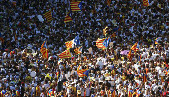 Cientos de miles de personas reclaman la independencia en la Diada más desafiante
