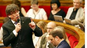 Puigdemont reta a Rajoy y pide 'aval y asesoramiento' al Consejo de Europa.