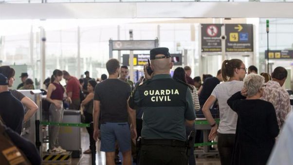 Miembros de la Benemérita critican la decisión del Gobierno de privatizar la seguridad pública de aeropuertos y centros penitenciarios.