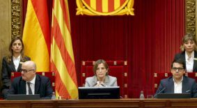 El Gobierno recurrirá al TC si Carles Puigdemont delega su voto.
 
