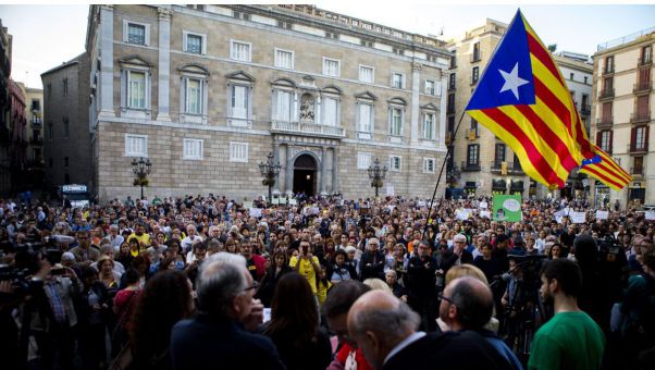 La Eurocámara insta a que se cumpla la sentencia del Supremo que obliga a que un 25 por ciento de las clases sean en español.