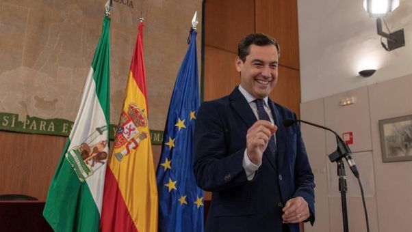 El líder de los populares andaluces será el jefe de Gobierno autonómico y la formación naranja presidirá el Parlamento, en cuya Mesa estará Vox.